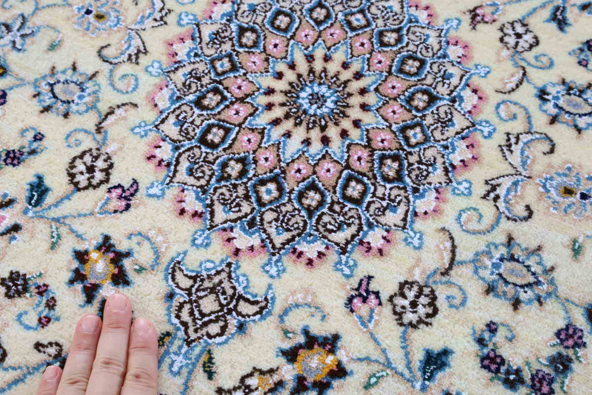 ペルシャ絨毯　ナイン産　白い玄関マット　cn20534