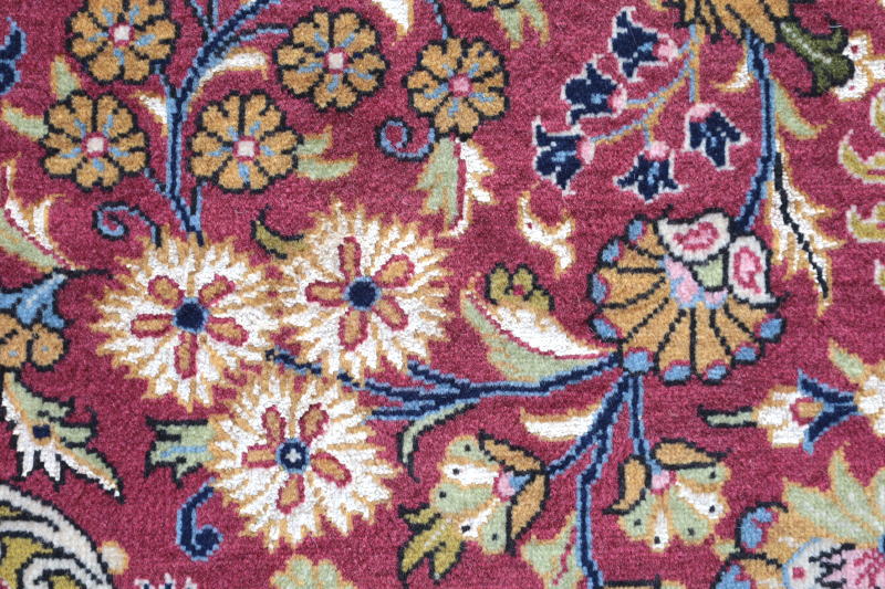 ウールとシルクのペルシャ絨毯 リビングサイズ ピンク クム産 