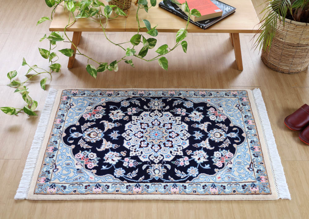 ペルシャ絨毯玄関マット イラン、ナイン産 94×62cm ウール＆シルク　ネイビー