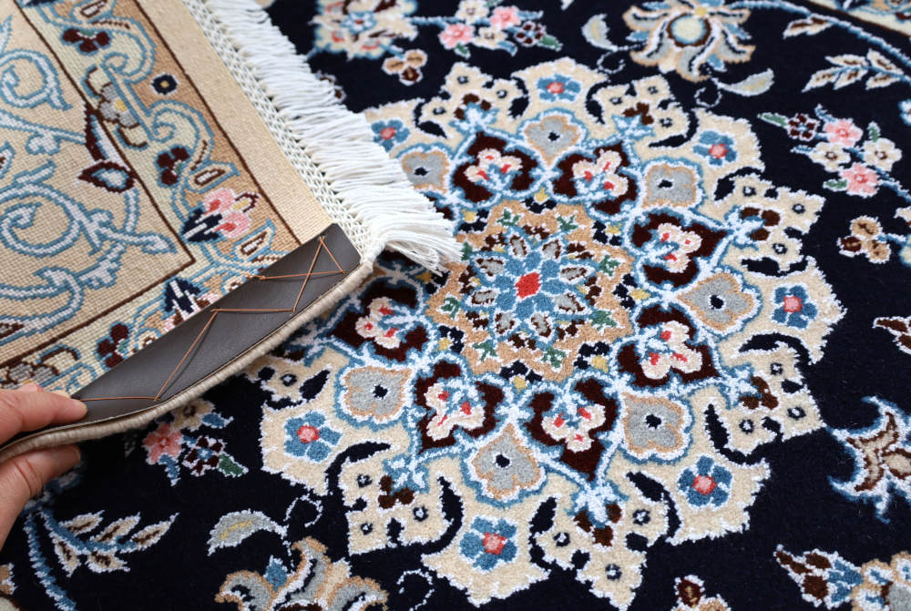 ペルシャ絨毯玄関マット イラン、ナイン産 94×62cm ウール＆シルク　ネイビー