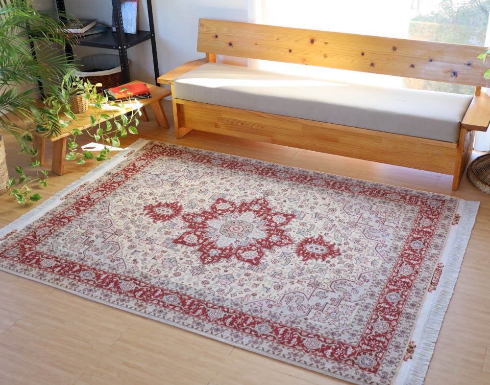 ペルシャ絨毯 イラン、タブリーズ産 212×154cm ウール＆シルク　へリーズ模様