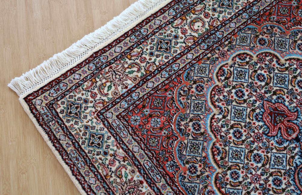 ペルシャ絨毯 ムード産 147×99cm 上部の角部分