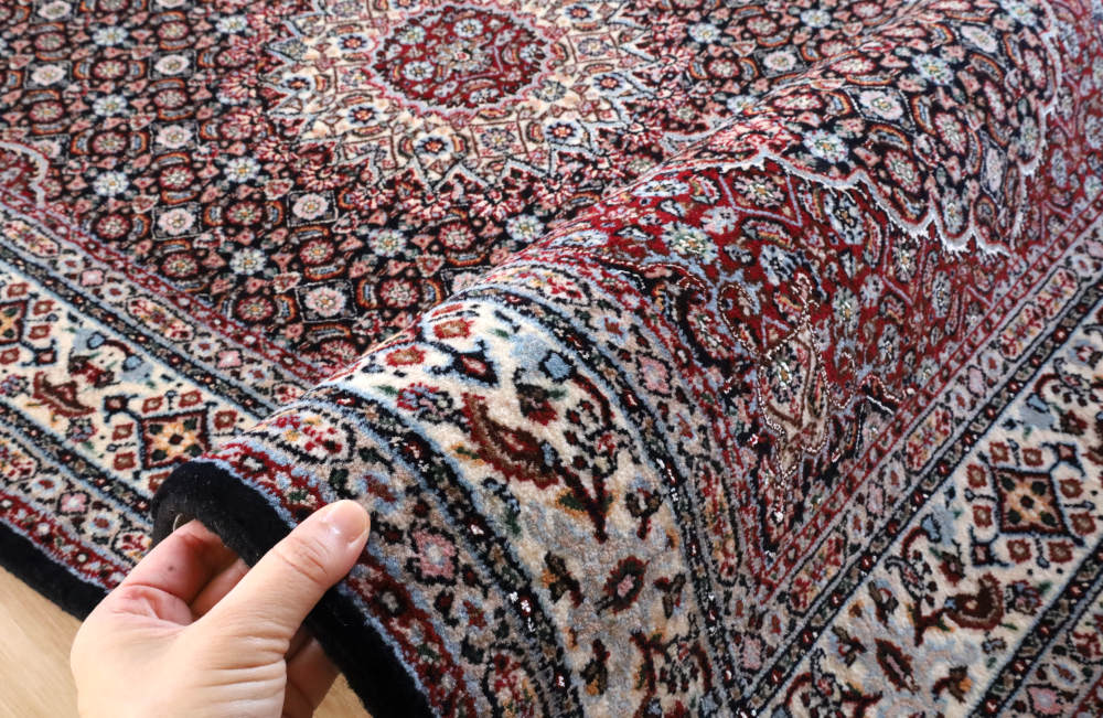 ペルシャ絨毯 ムード産 156×105cm 色の表情