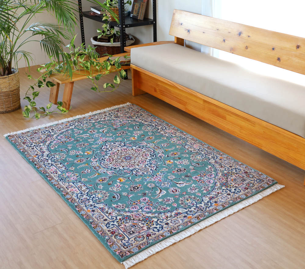 ペルシャ絨毯 ナイン産 156×106cm ラグ（正面）