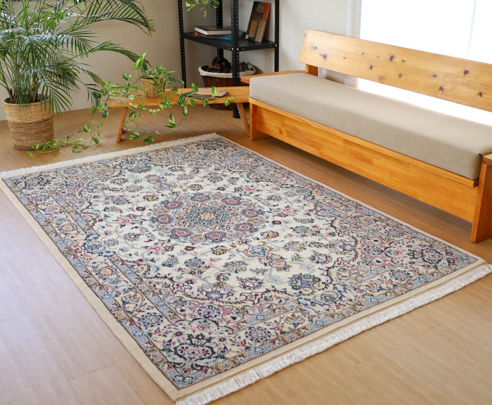 ペルシャ絨毯 イラン、ナイン産 222×152cm ウール＆シルク　オフホワイト
