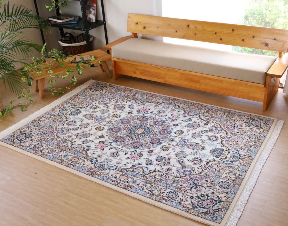 ペルシャ絨毯 イラン、ナイン産 222×152cm ウール＆シルク　オフホワイト