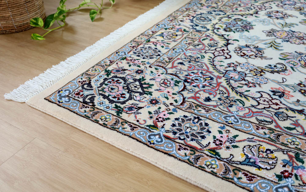 ペルシャ絨毯 イラン、ナイン産 222×152cm ウール＆シルク　オフホワイト