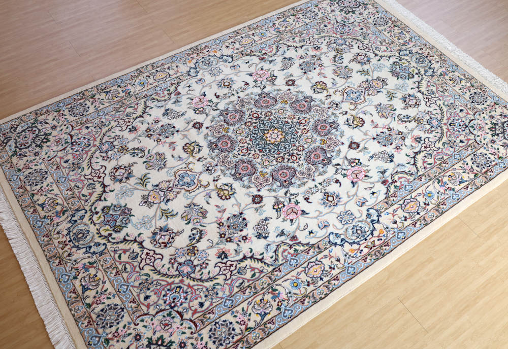 ペルシャ絨毯 イラン、ナイン産 222×152cm ウール＆シルク　オフホワイト