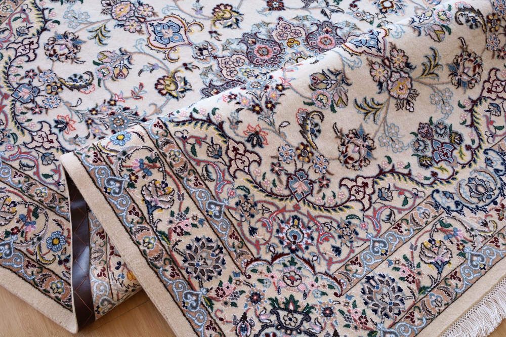 ペルシャ絨毯 イラン、ナイン産 222×152cm ウール＆シルク　オフホワイト