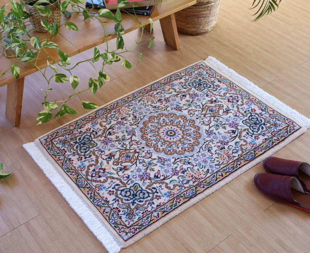ペルシャ絨毯玄関マット イラン、ナイン産 91×63cm ウール＆シルク　白
