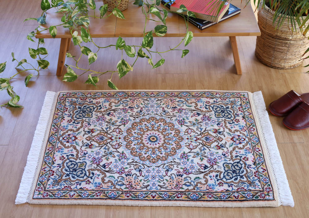 ペルシャ絨毯玄関マット イラン、ナイン産 91×63cm ウール＆シルク　白