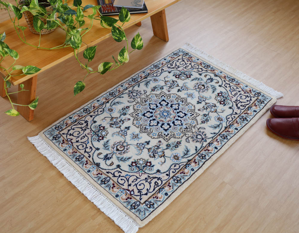 ペルシャ絨毯玄関マット イラン、ナイン産 92×61cm ウール＆シルク　白