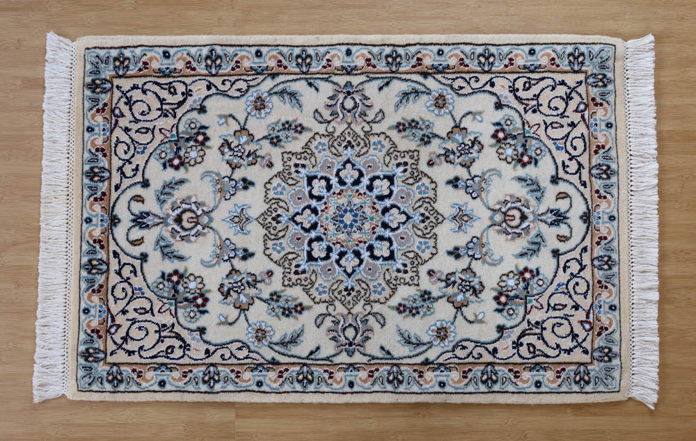 ペルシャ絨毯玄関マット イラン、ナイン産 92×61cm ウール＆シルク　白