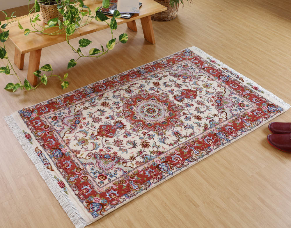ペルシャ絨毯玄関マット イラン、タブリーズ産 128×81cm ウール＆シルク　ベージュ＆ピンク