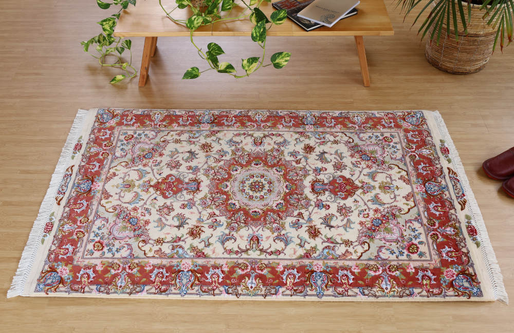 ペルシャ絨毯玄関マット イラン、タブリーズ産 128×81cm ウール＆シルク　ベージュ＆ピンク