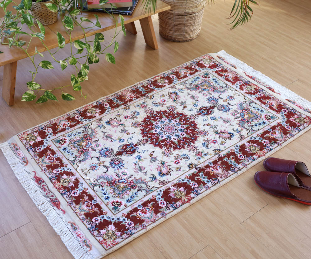 ペルシャ絨毯玄関マット イラン、タブリーズ産 125×76cm ウール＆シルク　えんじ×アイボリー