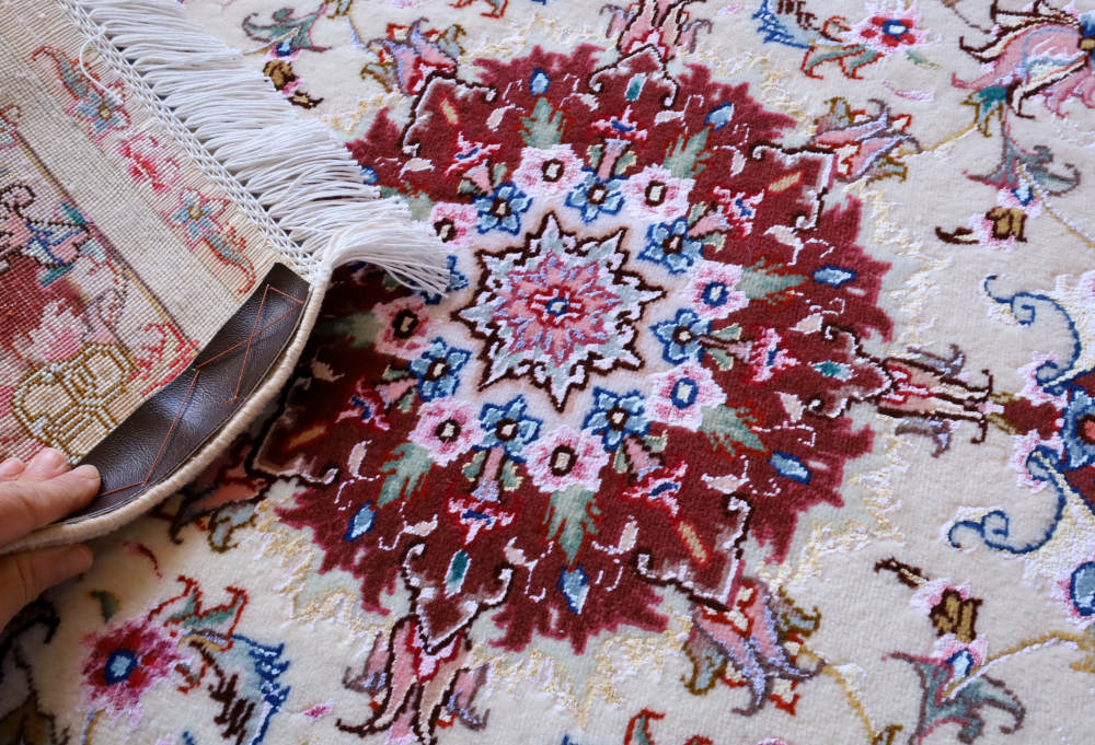 ペルシャ絨毯玄関マット イラン、タブリーズ産 125×76cm ウール＆シルク　えんじ×アイボリー