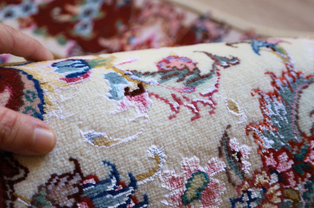 ペルシャ絨毯玄関マット イラン、タブリーズ産 125×76cm ウール＆シルク　えんじ×アイボリー