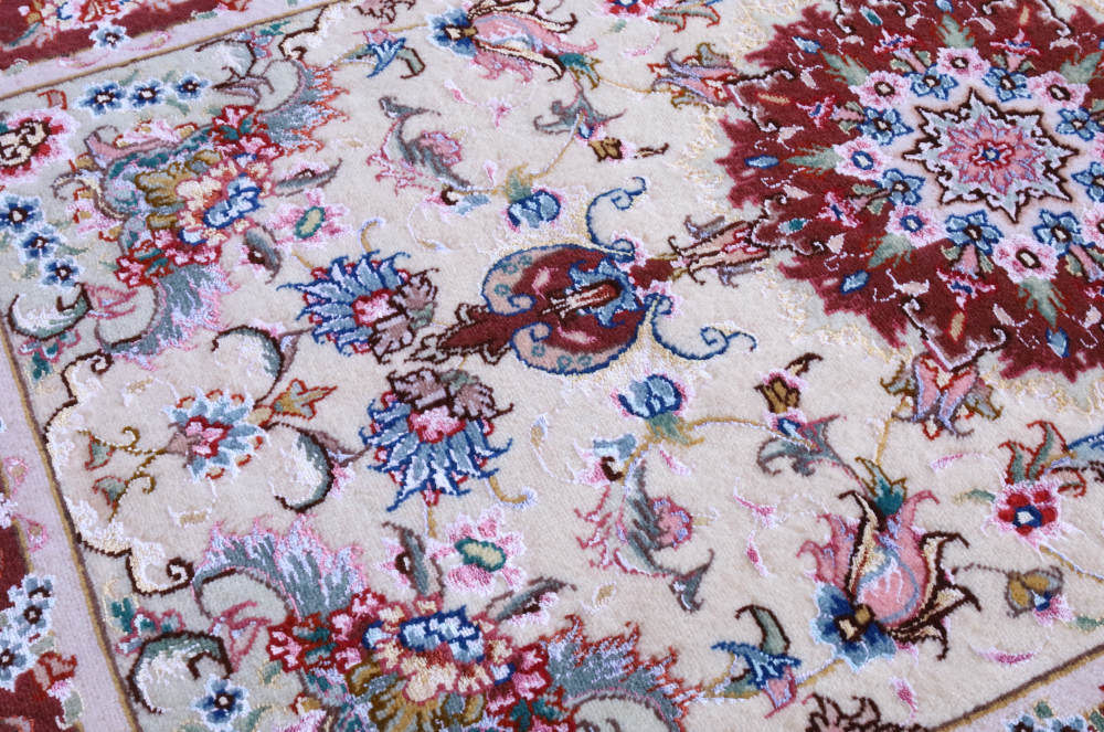 ペルシャ絨毯玄関マット イラン、タブリーズ産 125×76cm ウール＆シルク　えんじ×アイボリー