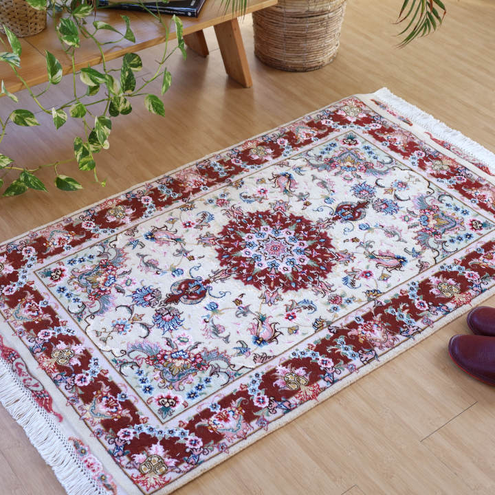 ペルシャ絨毯 イラン・タブリーズ産　120×77cm　オーリヤ模様　アイボリー