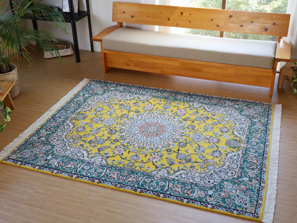 ペルシャ絨毯 イラン、ナイン産 198×153cm ウール＆シルク　黄色と緑