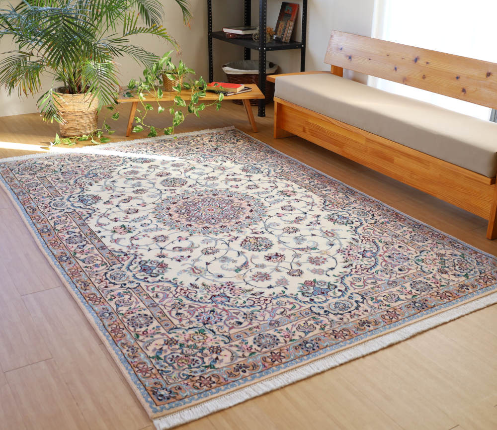 ペルシャ絨毯 　254×168cm　イラン、ナイン産　ウール＆シルク　オフホワイト