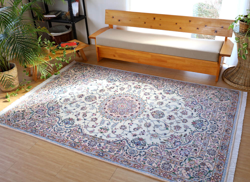 ペルシャ絨毯 　254×168cm　イラン、ナイン産　ウール＆シルク　オフホワイト