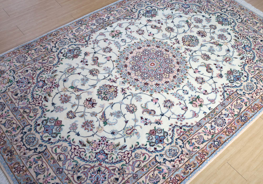 ペルシャ絨毯 　254×168cm　イラン、ナイン産　ウール＆シルク　オフホワイト