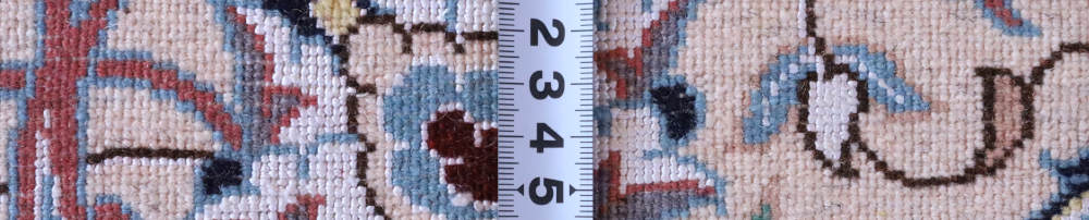 ペルシャ絨毯 　254×168cm　イラン、ナイン産　ウール＆シルク　オフホワイト