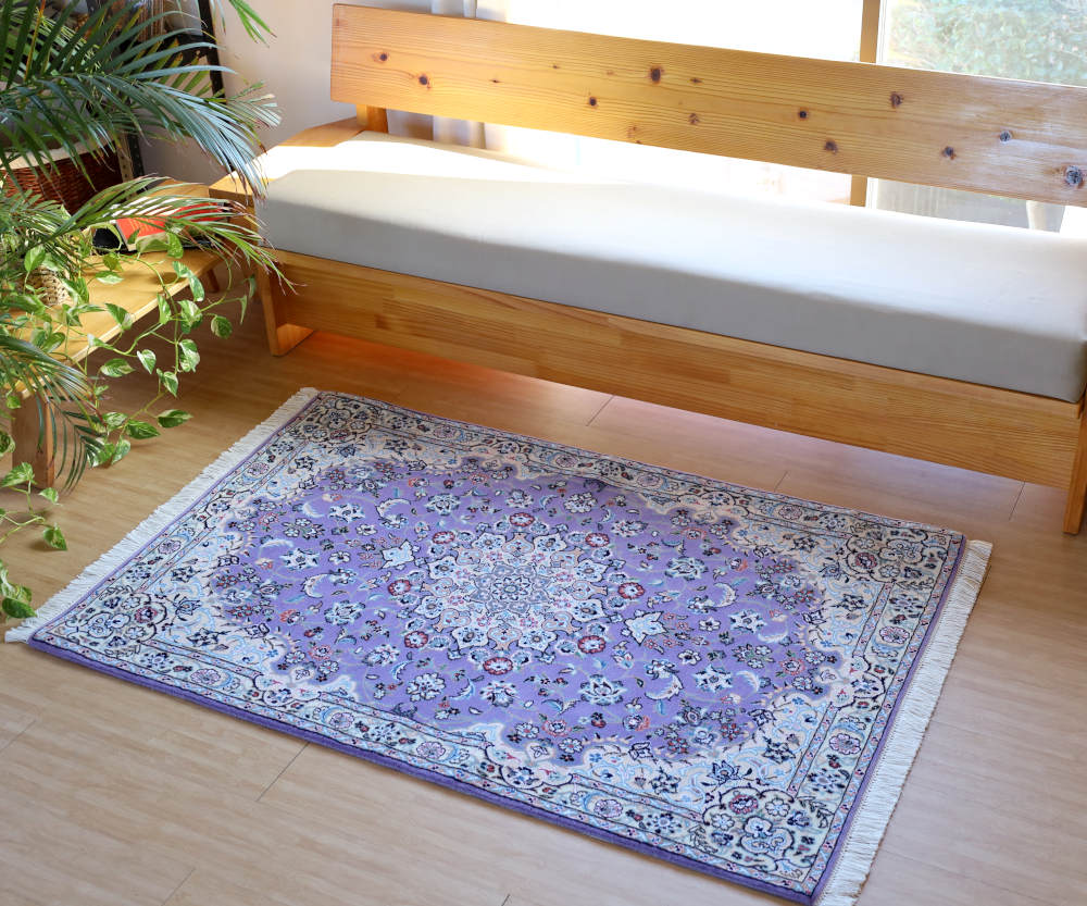 ペルシャ絨毯 ナイン産 147×97cm 紫 室内イメージ