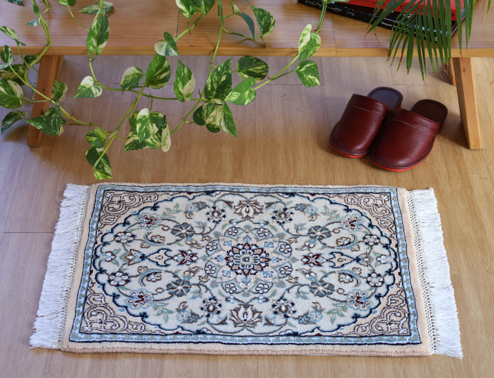 ペルシャ絨毯ナイン産　60×40cm　ミニサイズ