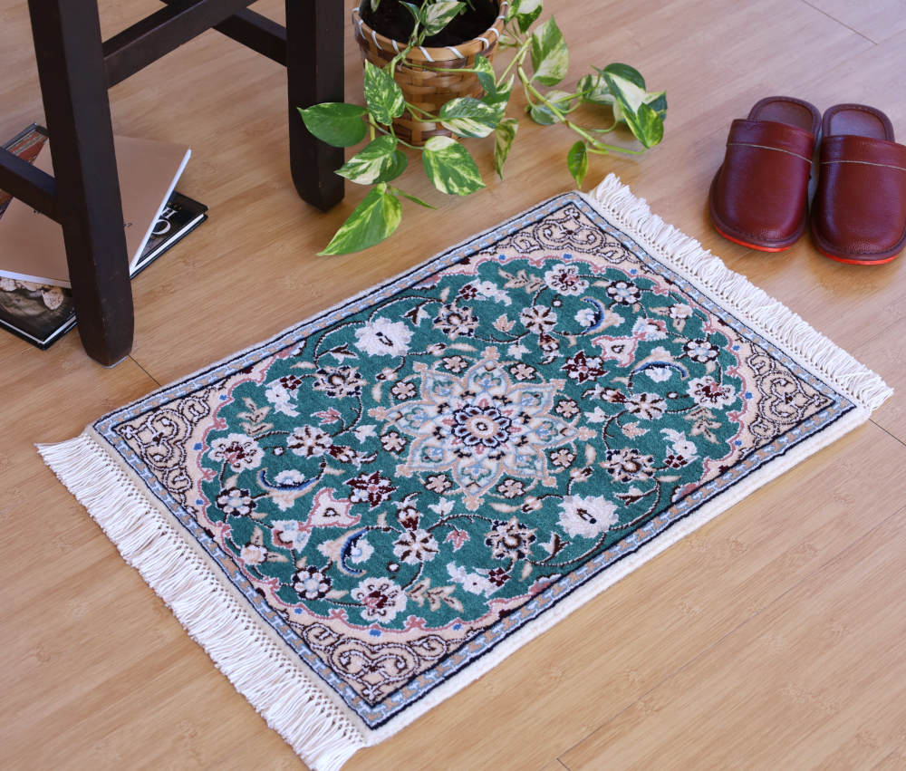 ペルシャ絨毯ナイン産　56×40cm　ミニサイズ