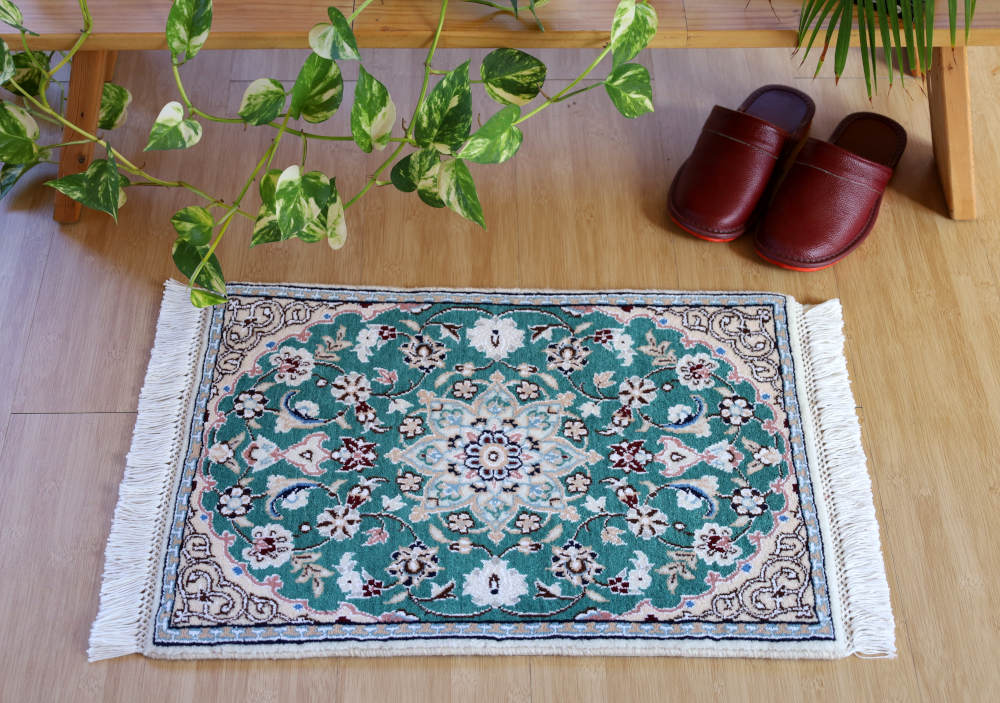 ペルシャ絨毯ナイン産　56×40cm　ミニサイズ