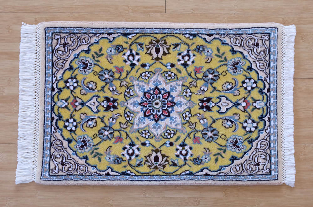 ペルシャ絨毯ナイン産　57×38cm　ミニサイズ