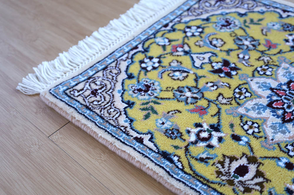 ペルシャ絨毯ナイン産　57×38cm　ミニサイズ