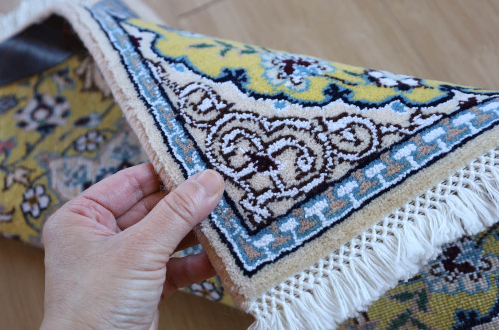 ペルシャ絨毯ナイン産　57×38cm　ミニサイズ