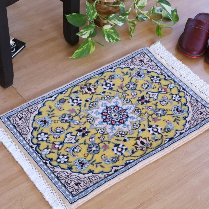 ペルシャ絨毯　ナイン産 57×38cm