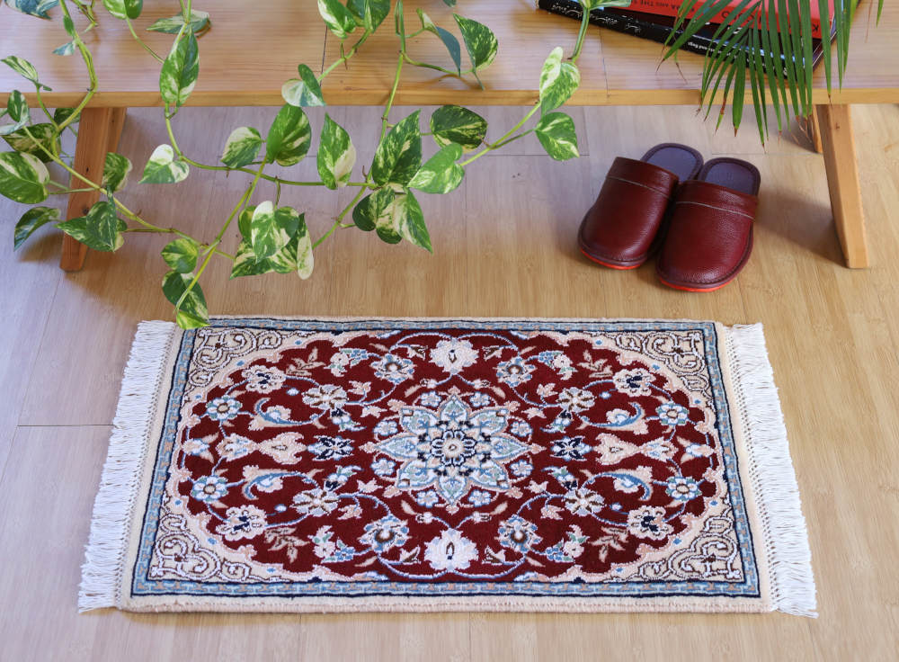 ペルシャ絨毯ナイン産　59×39cm　ミニサイズ