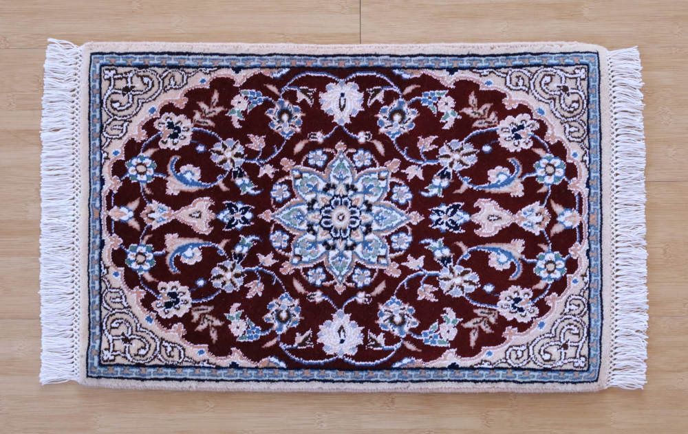 ペルシャ絨毯ナイン産　59×39cm　ミニサイズ