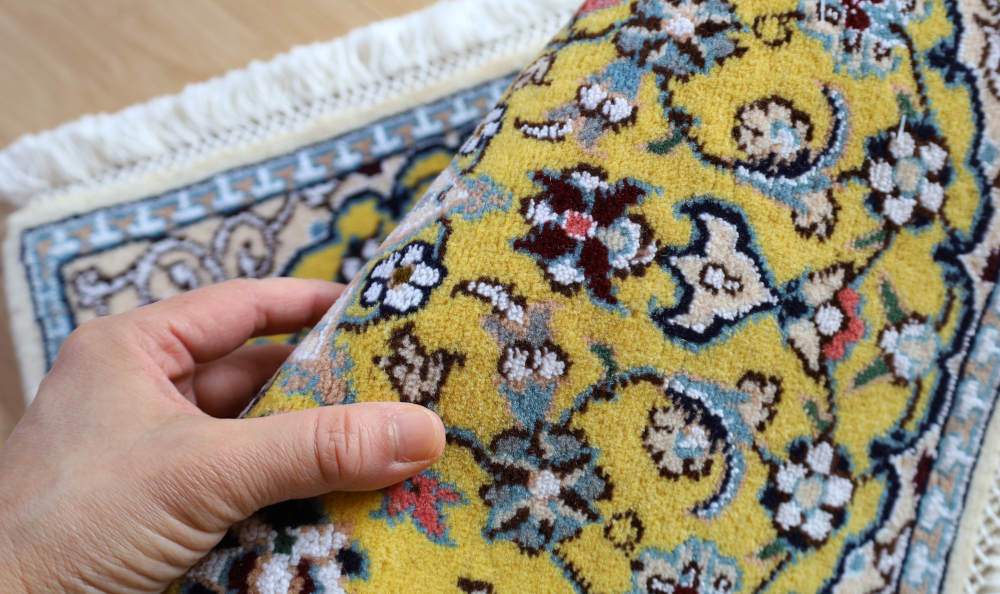 ペルシャ絨毯ナイン産　56×38cm　ミニサイズ