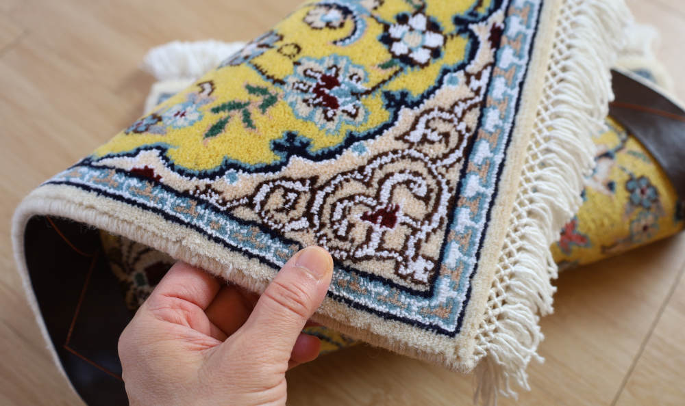 ペルシャ絨毯ナイン産　56×38cm　ミニサイズ