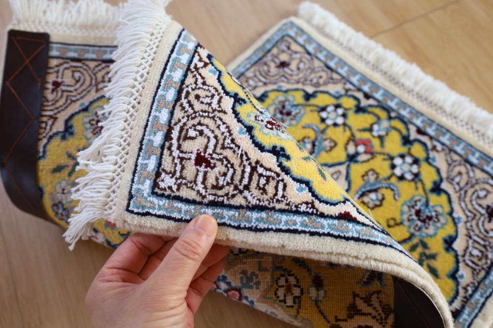 ペルシャ絨毯ナイン産　56×38cm　ミニサイズ