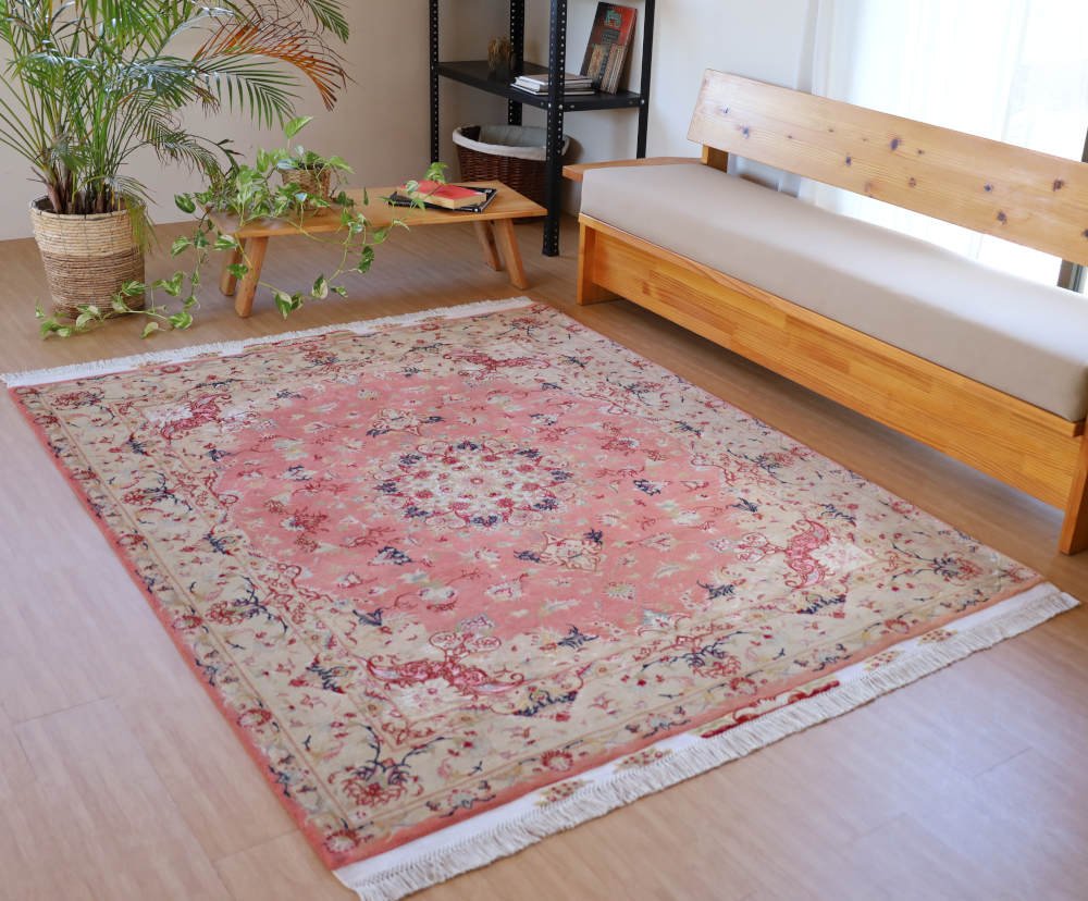 ペルシャ絨毯 イラン、タブリーズ産 204×158cm