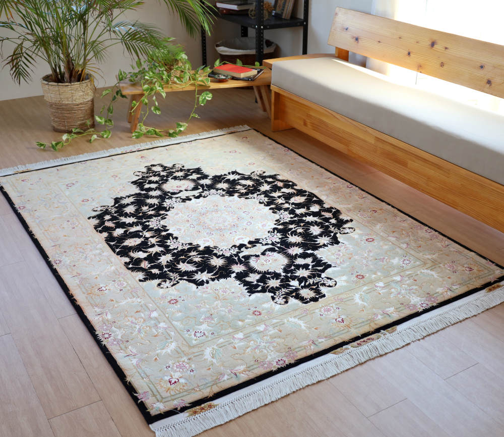 ペルシャ絨毯 イラン、タブリーズ産 205×153cm