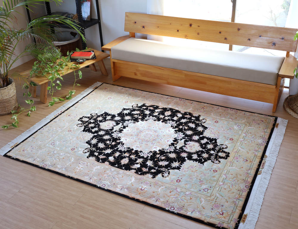 ペルシャ絨毯 イラン、タブリーズ産 205×153cm