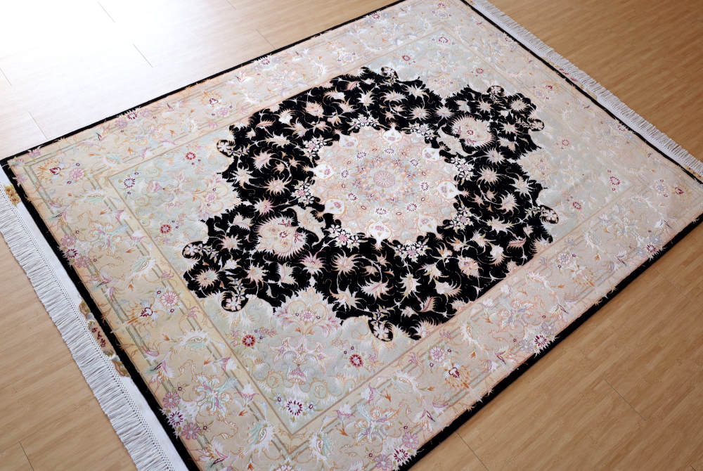 ペルシャ絨毯 イラン、タブリーズ産 205×153cm