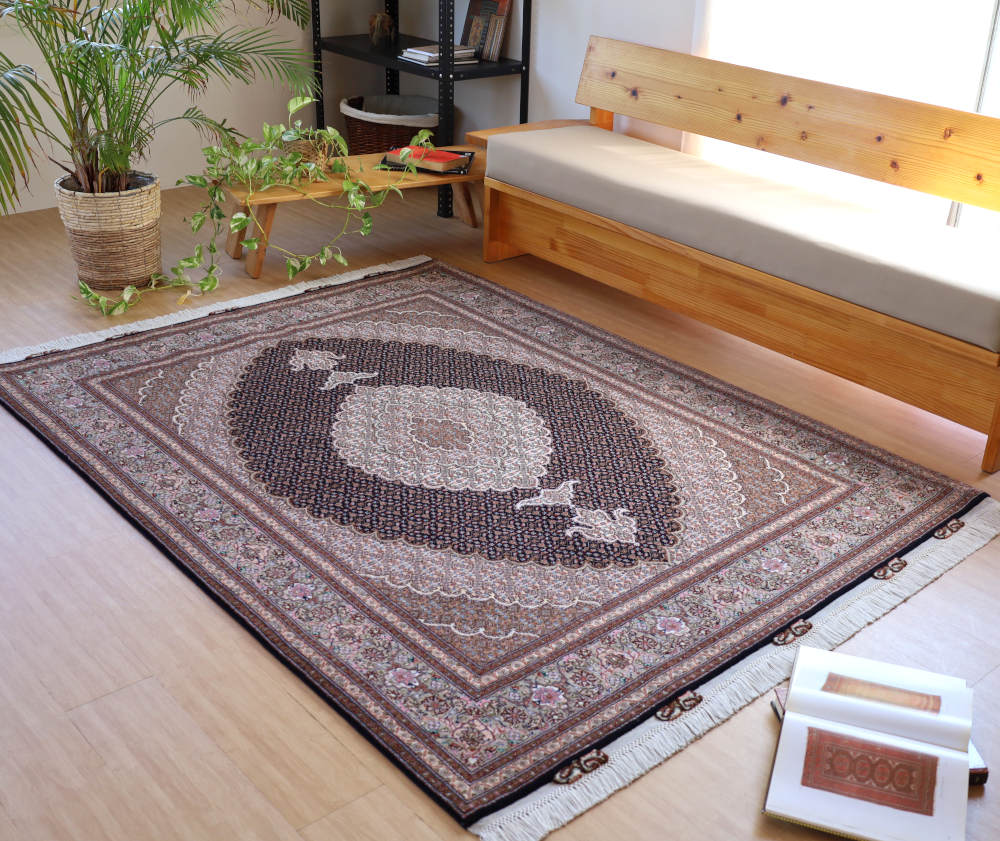 ペルシャ絨毯 イラン、タブリーズ産　マヒ柄 208×154cm
