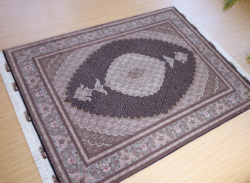 ペルシャ絨毯 イラン、タブリーズ産　マヒ柄 208×154cm