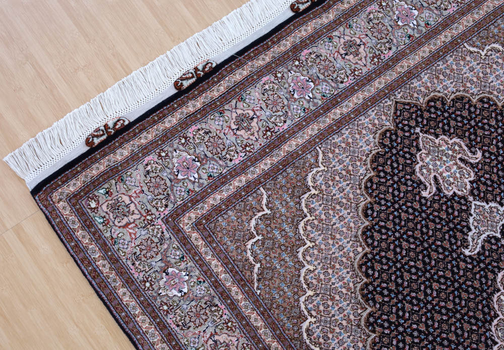 ペルシャ絨毯 イラン、タブリーズ産　マヒ柄 208×154cm