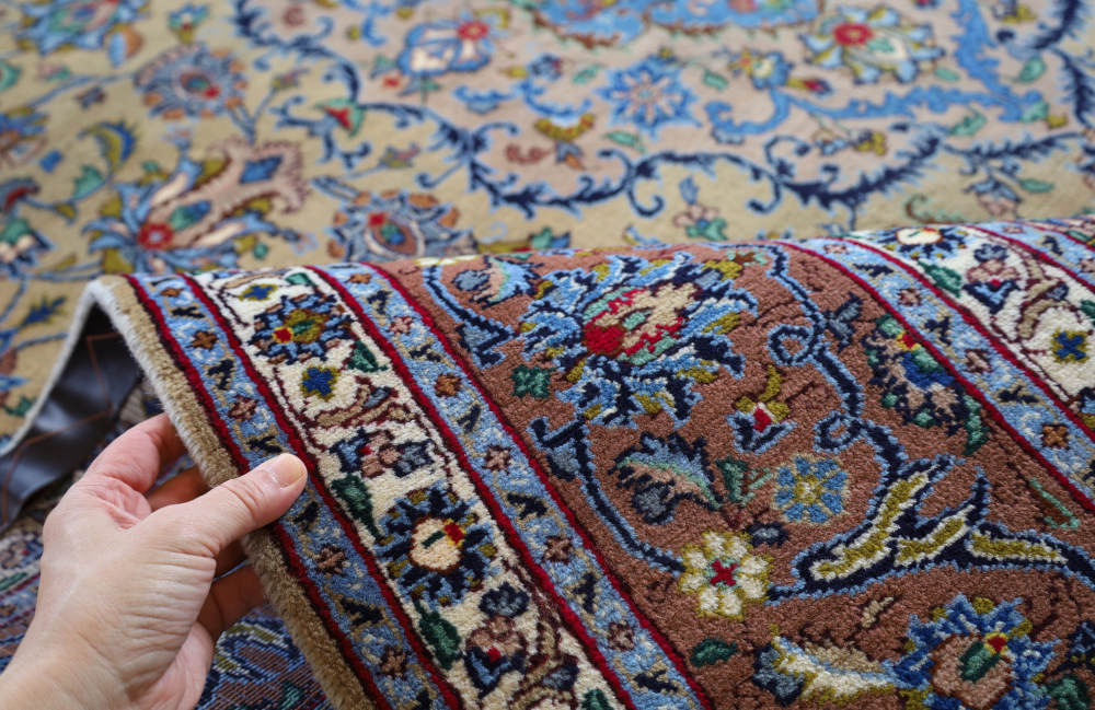 ペルシャ絨毯 イラン、カシャーン産 290×198cmのボーダー模様と厚みの様子